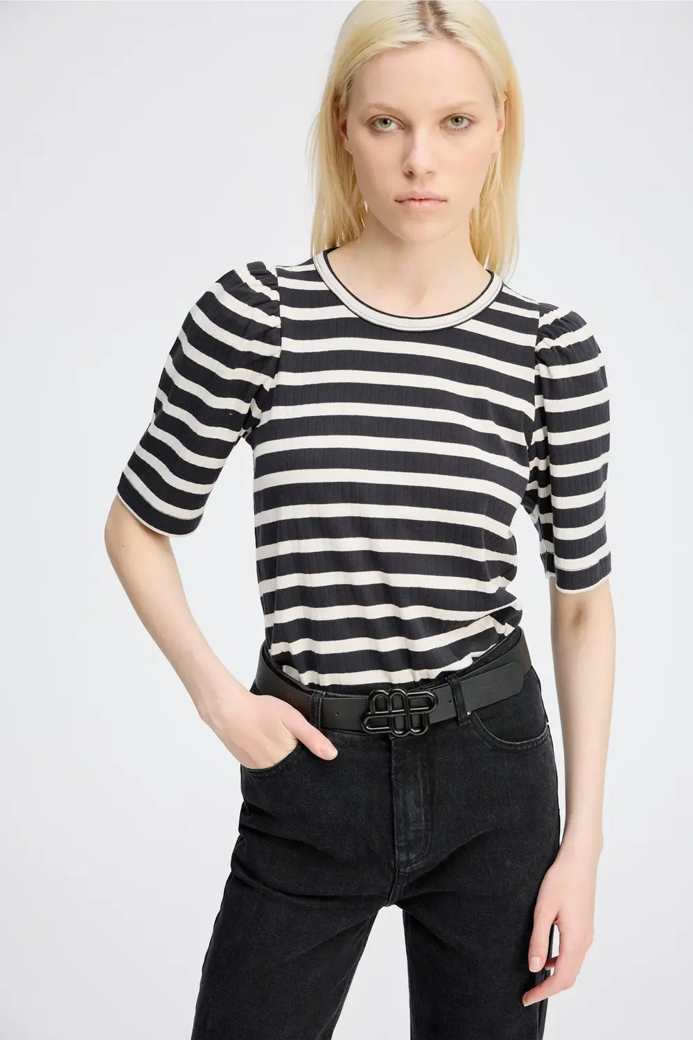 MUNTHE Jikolaz T-shirt – Zwart-100% katoen-DAMES TOPS & BLOUSES-Zwart
