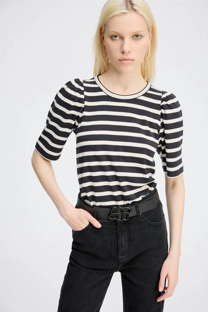 MUNTHE Jikolaz T-shirt – Zwart-100% katoen-DAMES TOPS & BLOUSES-Zwart