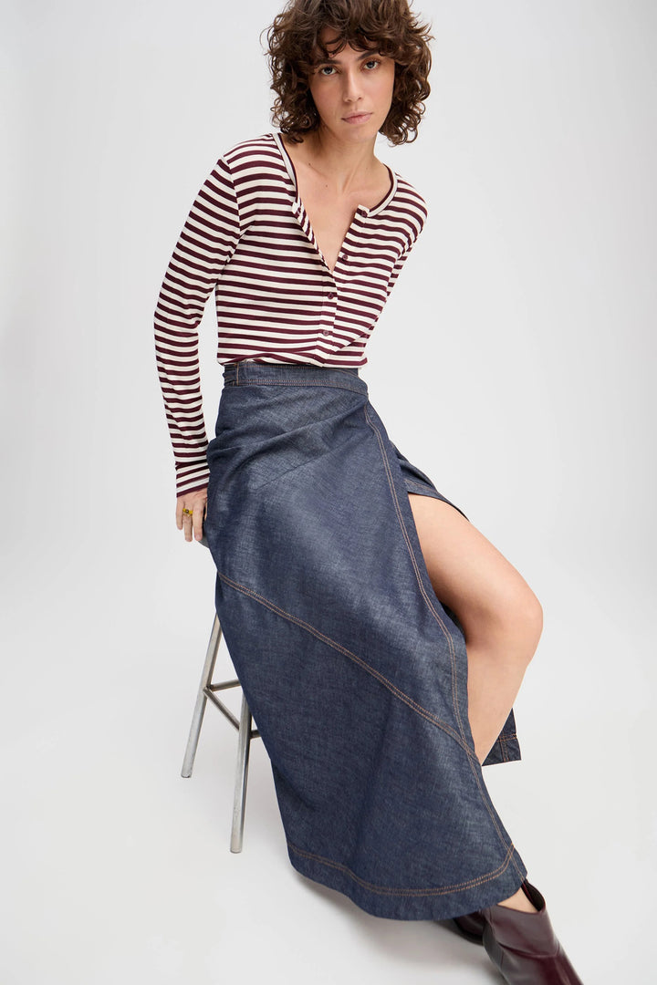 MUNTHE Levoma Longsleeve Top – Bordeaux-80% lyocell, 15% wol, 5% elasthaan-DAMES TOPS & BLOUSES-Rood