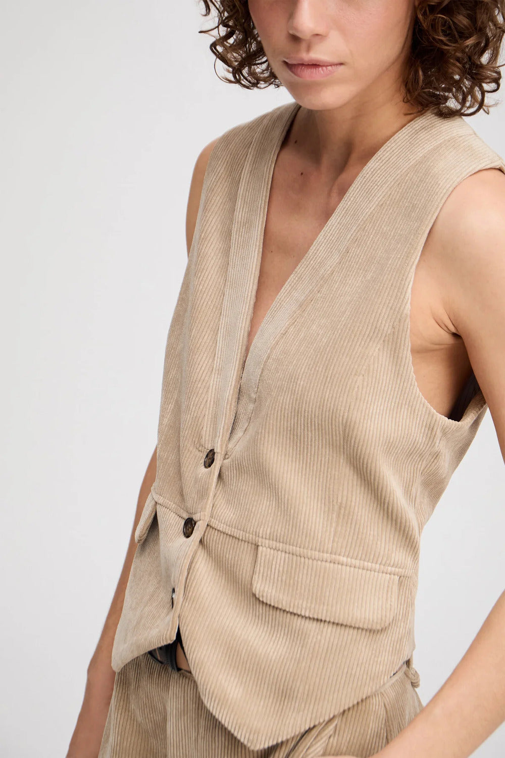 MUNTHE Lillian Gilet – Beige-88% polyester, 11% polyamide, 1% elasthaan-DAMES BLAZERS & GILETS-Beige