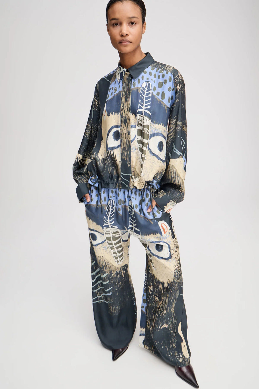 MUNTHE Loasta Blouse – Zwart-100% zijde-DAMES TOPS & BLOUSES-Zwart