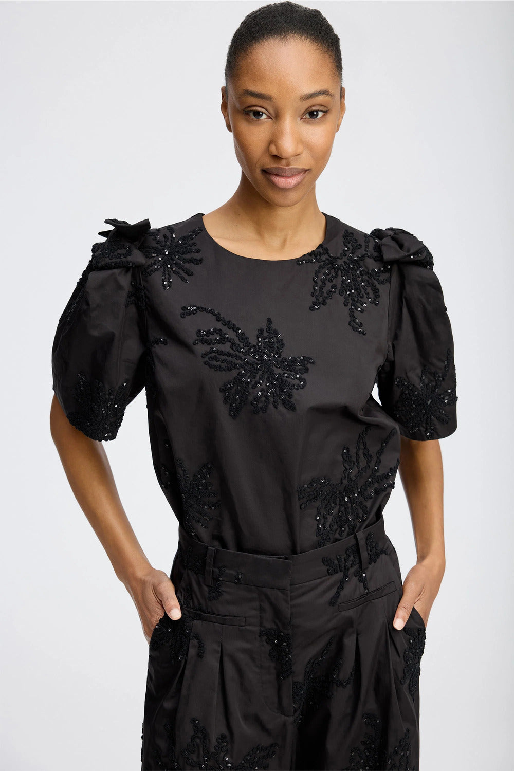 MUNTHE Top Ryme – Zwart-100% katoen-DAMES TOPS & BLOUSES-Zwart