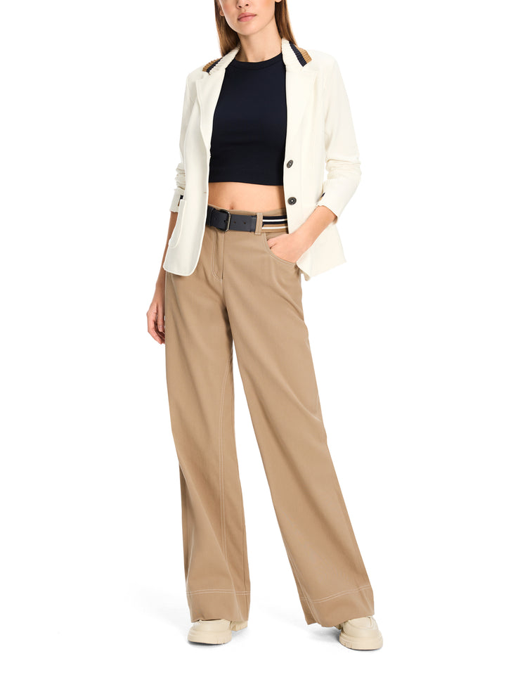 Nauwsluitende blazer van jersey-alg.: 88% katoen, 8% polyester, 4% elastaan<br />Strickbesatz: 90% katoen, 6% polyamide, 