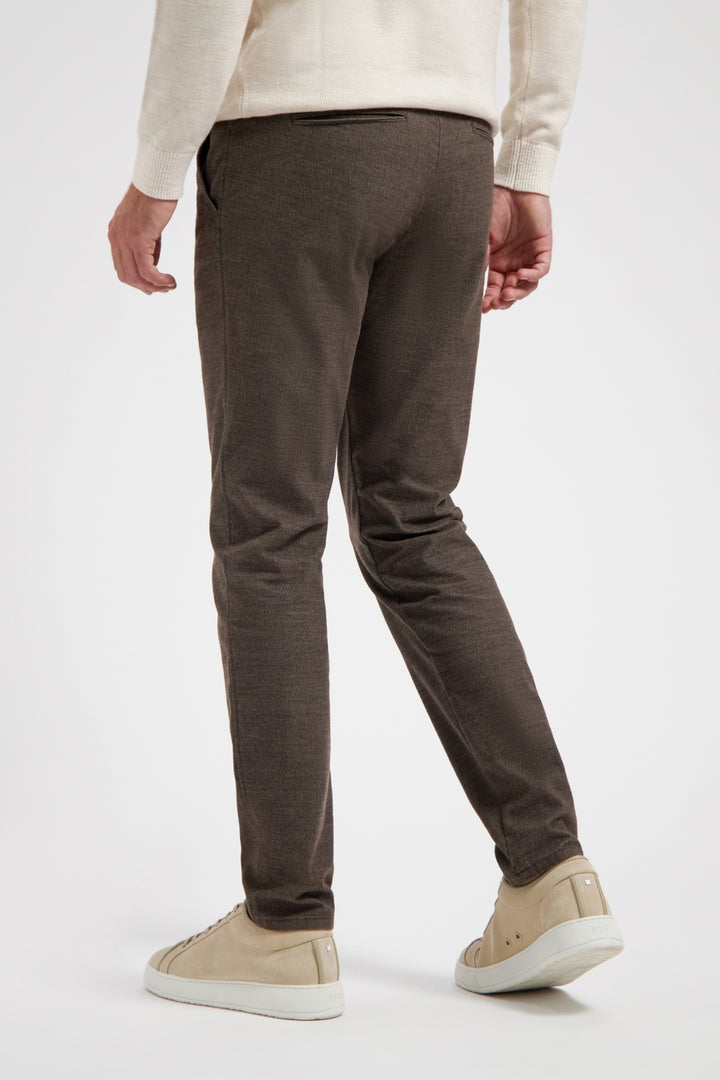 NORTH84 Elegance Chino – Bruin-50% katoen, 32% polyester, 15% viscose, 3% elastaan-HEREN BROEKEN-Bruin