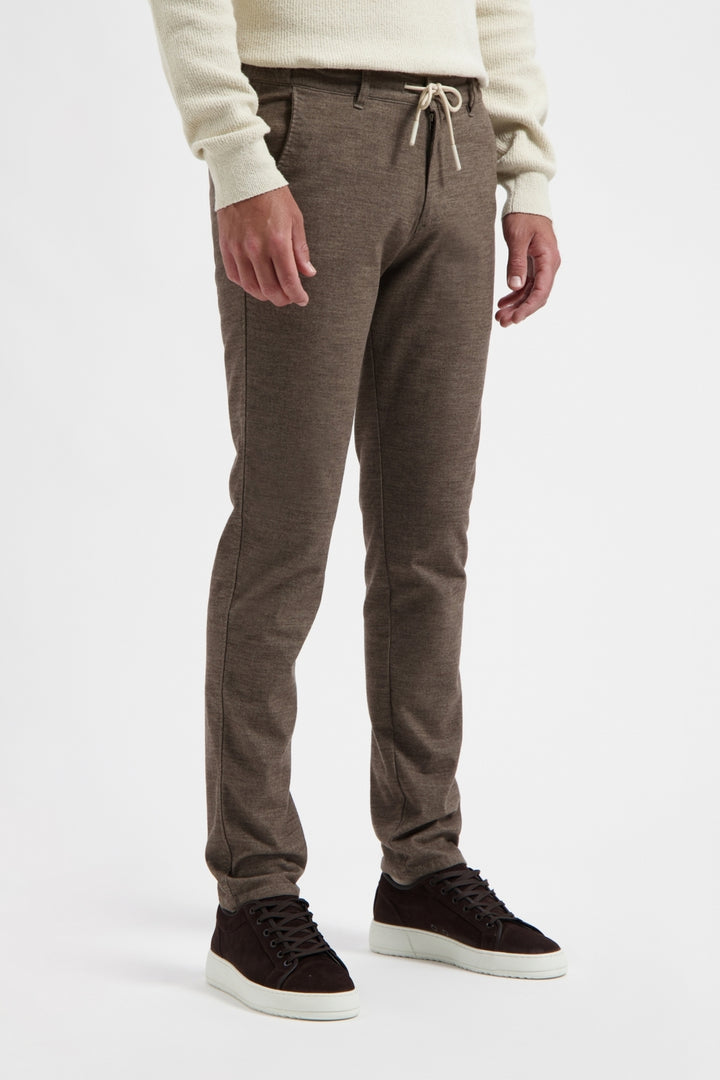 NORTH84 Elegance Chino Slim Fit – Bruin-50% katoen, 32% polyester, 15% viscose, 3% elasthaan-HEREN BROEKEN-Bruin
