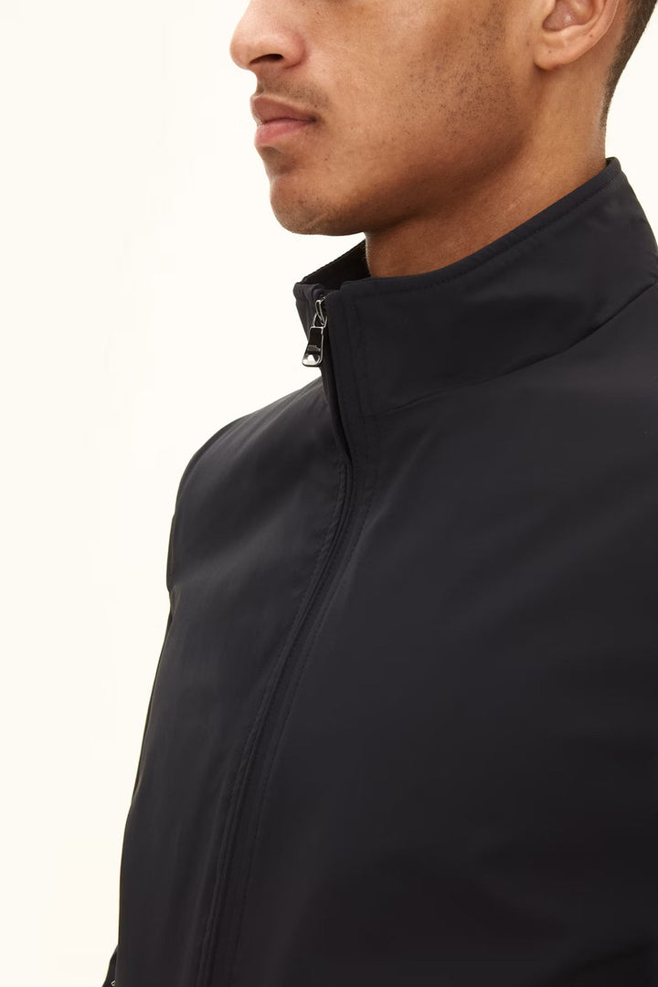 Oscar Jacobson bomber nylon shell jack-Nylon 88%, Elastane 12%<br />-HEREN JASSEN & JACKS-Blauw