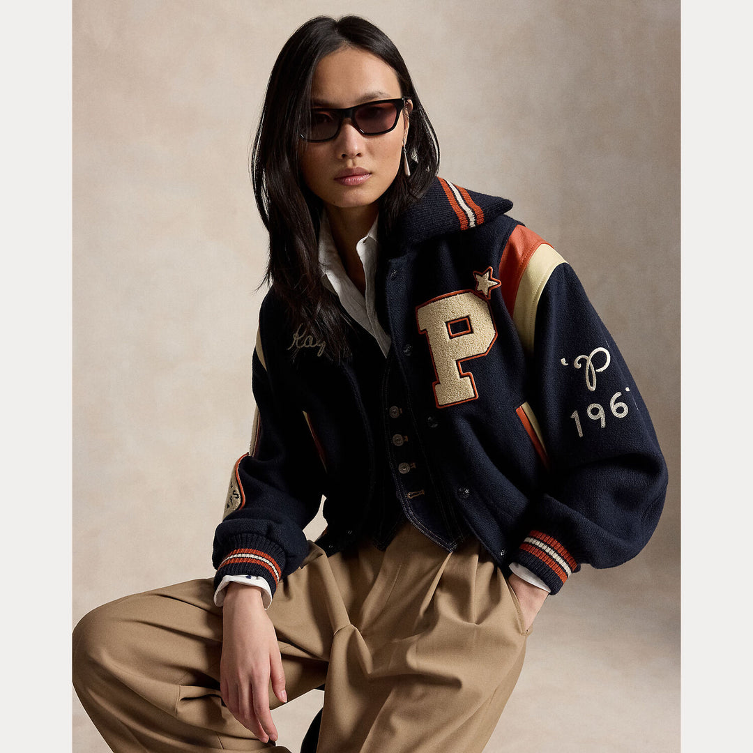 Polo Ralph Lauren Letter Jacket – Blauw-Buitenkant: 60% wol, 40% polyester <br />Afwerking: 100% leer <br />Voering romp: