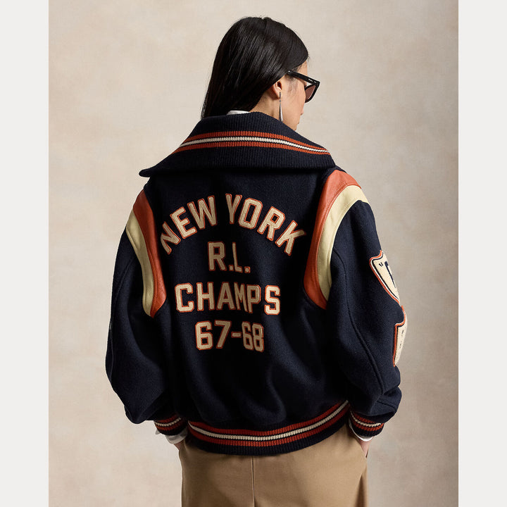 Polo Ralph Lauren Letter Jacket – Blauw-Buitenkant: 60% wol, 40% polyester <br />Afwerking: 100% leer <br />Voering romp: