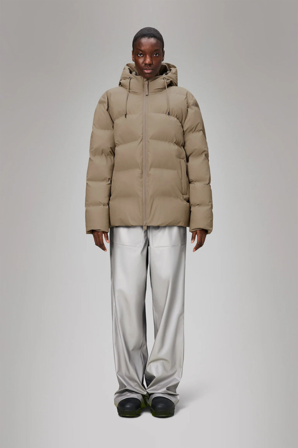 Rains Alta Puffer Jack – Beige-100% polyester-HEREN JASSEN & JACKS-Beige