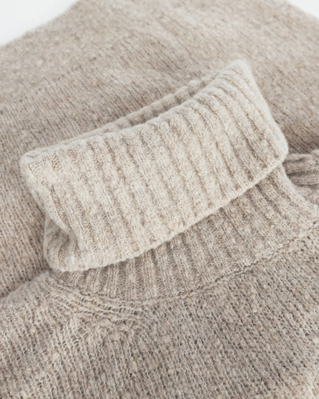 Scaglione Turtle Neck Cashmere‑Blend – Beige-57% merinowol, 28% cashmere, 15% polyamide-HEREN TRUIEN & VESTEN-Beige