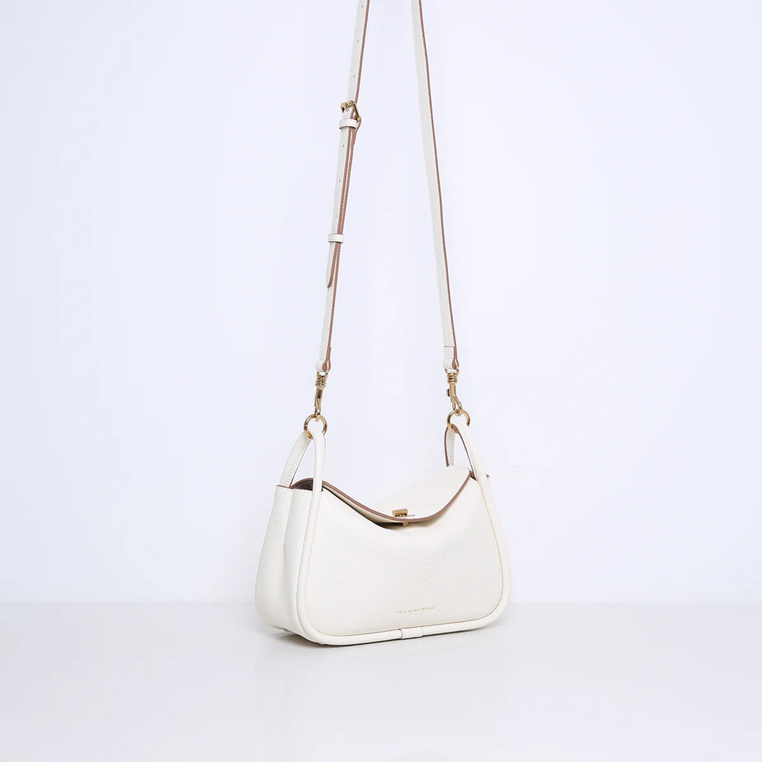 Smaak Amsterdam Cliff Tas – Cream-Afmetingen:<br />Breedte: 27 cm<br />Hoogte: 16 cm<br />Diepte: 10 cm<br /><br />Materi