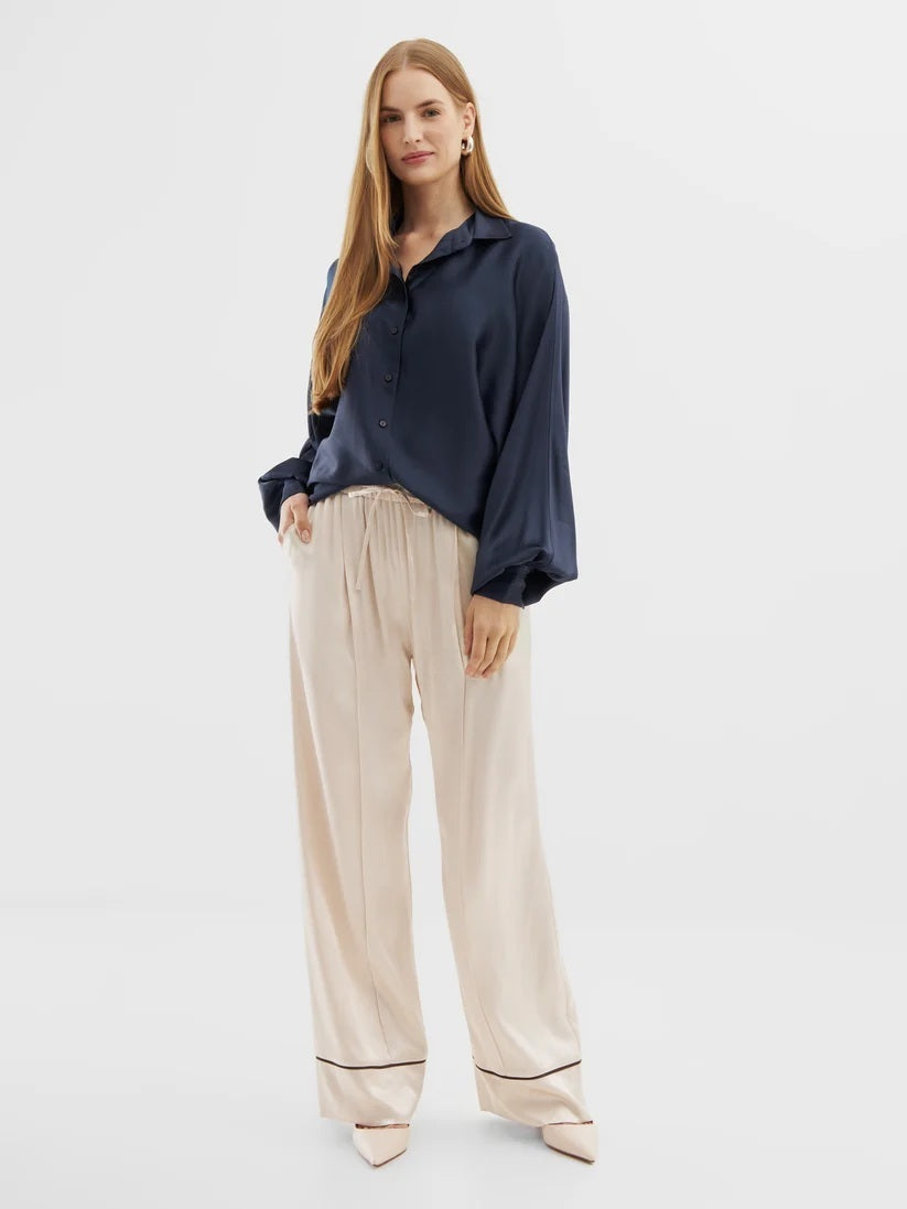 SoSUE Antonia Shiny Blouse – Blauw-60% rayon, 40% viscose-DAMES TOPS & BLOUSES-Blauw