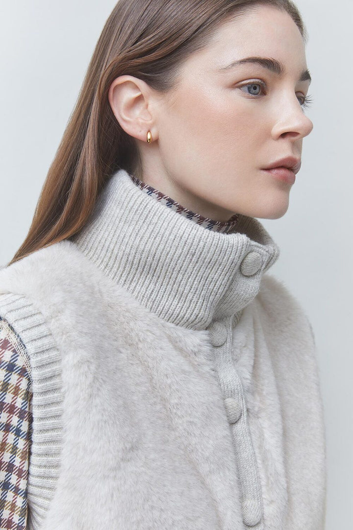 Suncoo Doodle Gilet van Imitatiebont – Room-100% polyester<br />50% polyamide, 27% acryl, 23% wol<br />Voering: 100% poly