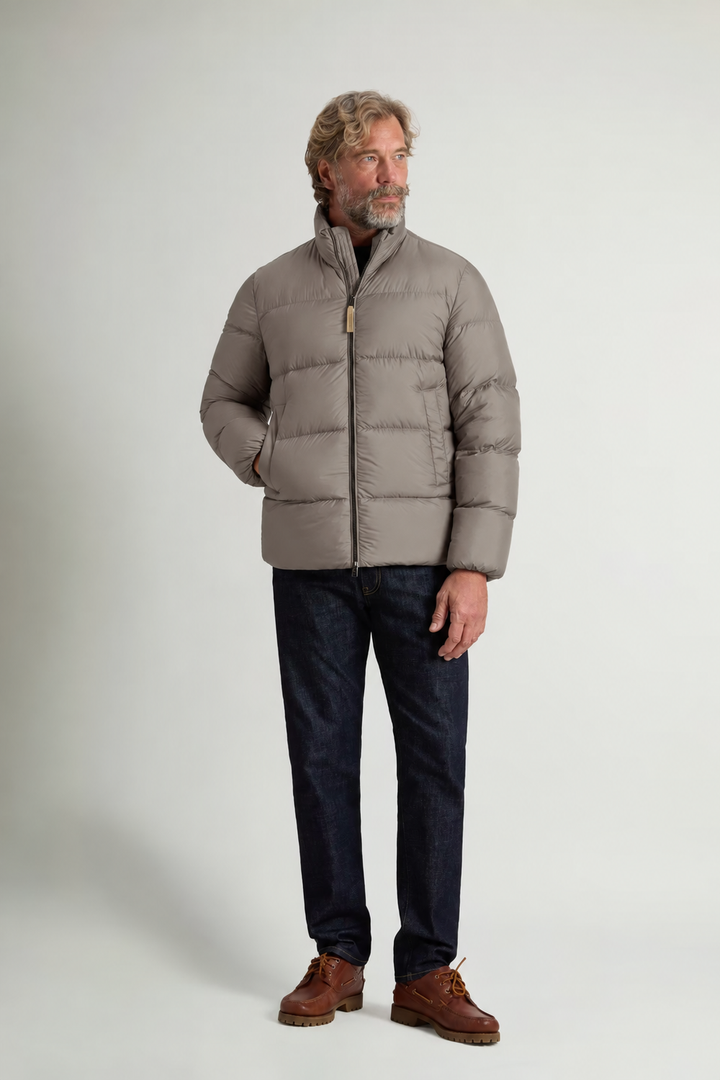 Woolrich Cloud Donsjack – Bruin-100% polyester<br />Voering: 100% polyamide-HEREN JASSEN & JACKS-Bruin