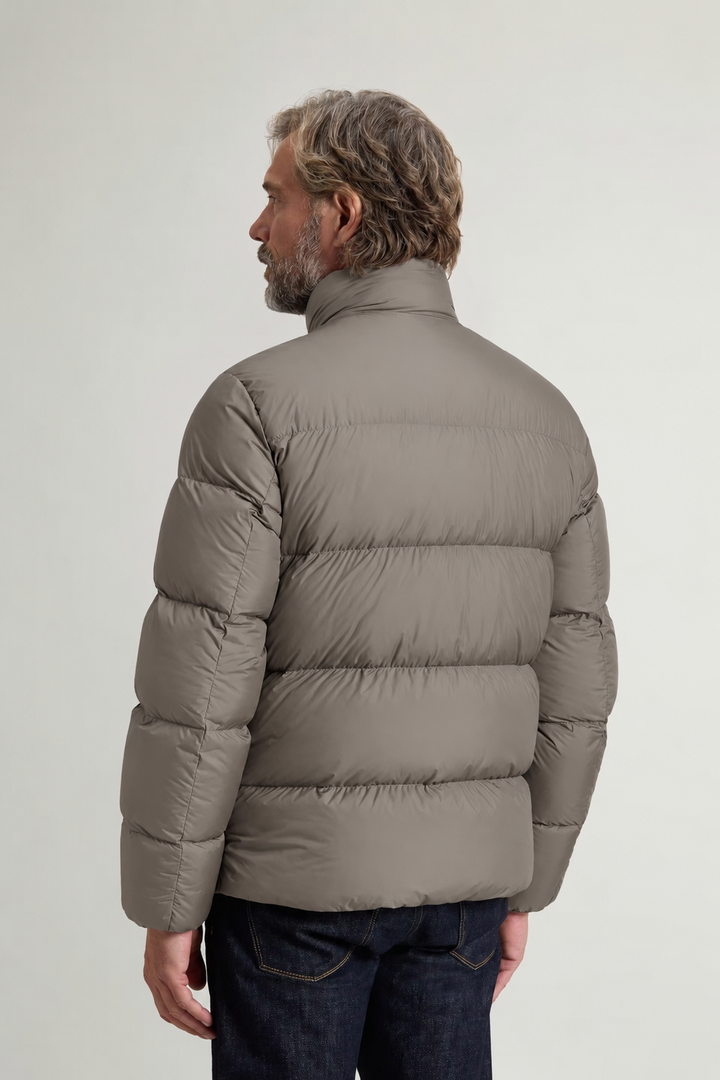 Woolrich Cloud Donsjack – Bruin-100% polyester<br />Voering: 100% polyamide-HEREN JASSEN & JACKS-Bruin