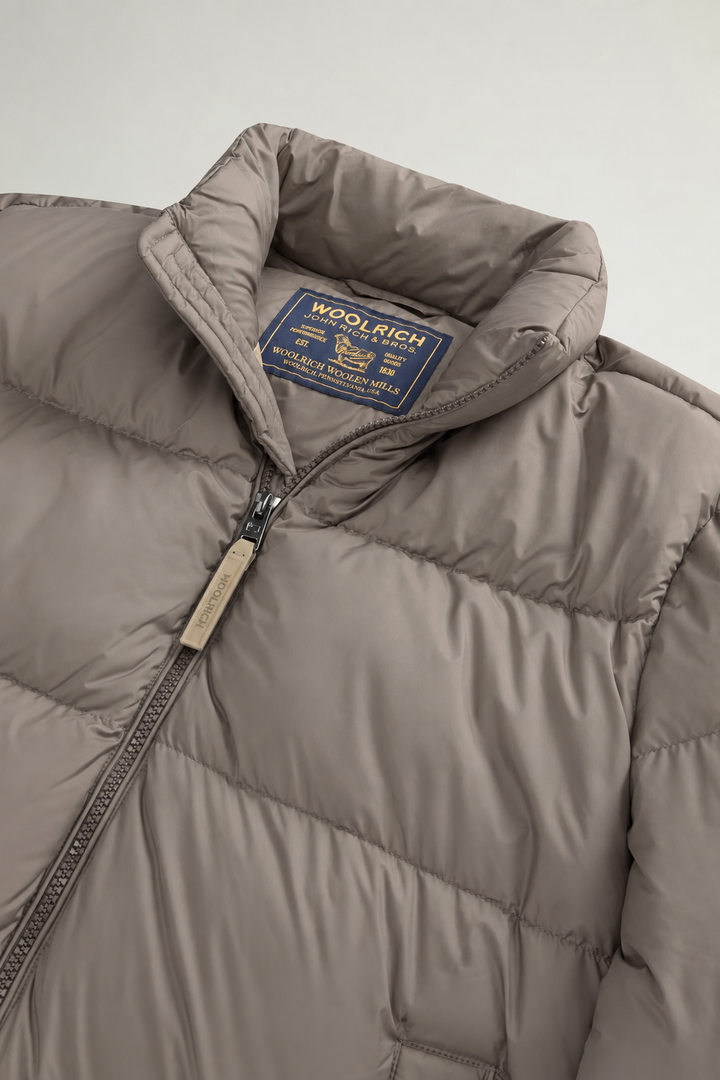 Woolrich Cloud Donsjack – Bruin-100% polyester<br />Voering: 100% polyamide-HEREN JASSEN & JACKS-Bruin