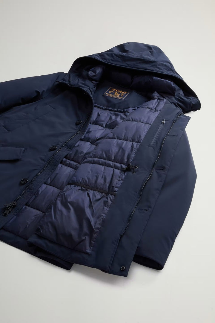 Woolrich Stretch Parka – Blauw-84% polyamide, 16% elastaan<br />Voering: 100% polyamide<br />Vulling: 100% polyester / 90