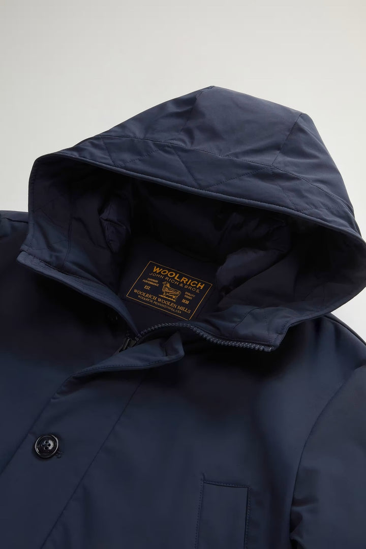 Woolrich Stretch Parka – Blauw-84% polyamide, 16% elastaan<br />Voering: 100% polyamide<br />Vulling: 100% polyester / 90