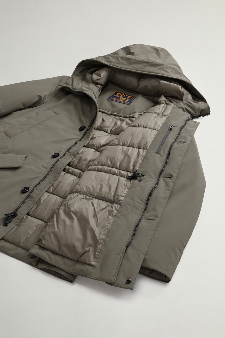 Woolrich Stretch Parka – Bruin-84% polyamide, 16% elastaan<br />Voering: 100% polyamide<br />Vulling: 100% polyester / 90